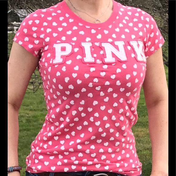 💗Vs PINK vintage 2007 heart tee💗 - Picture 2 of 6
